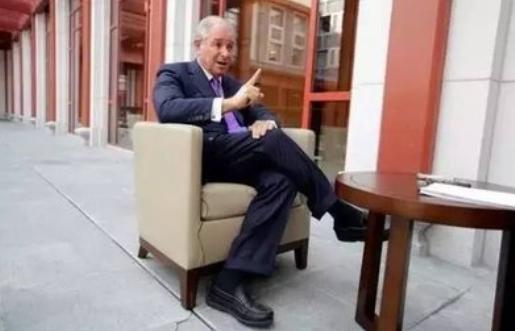 当美国财长亲眼目睹中国将持有的7800亿美元美债，通过第三方完成人民币结算时，整