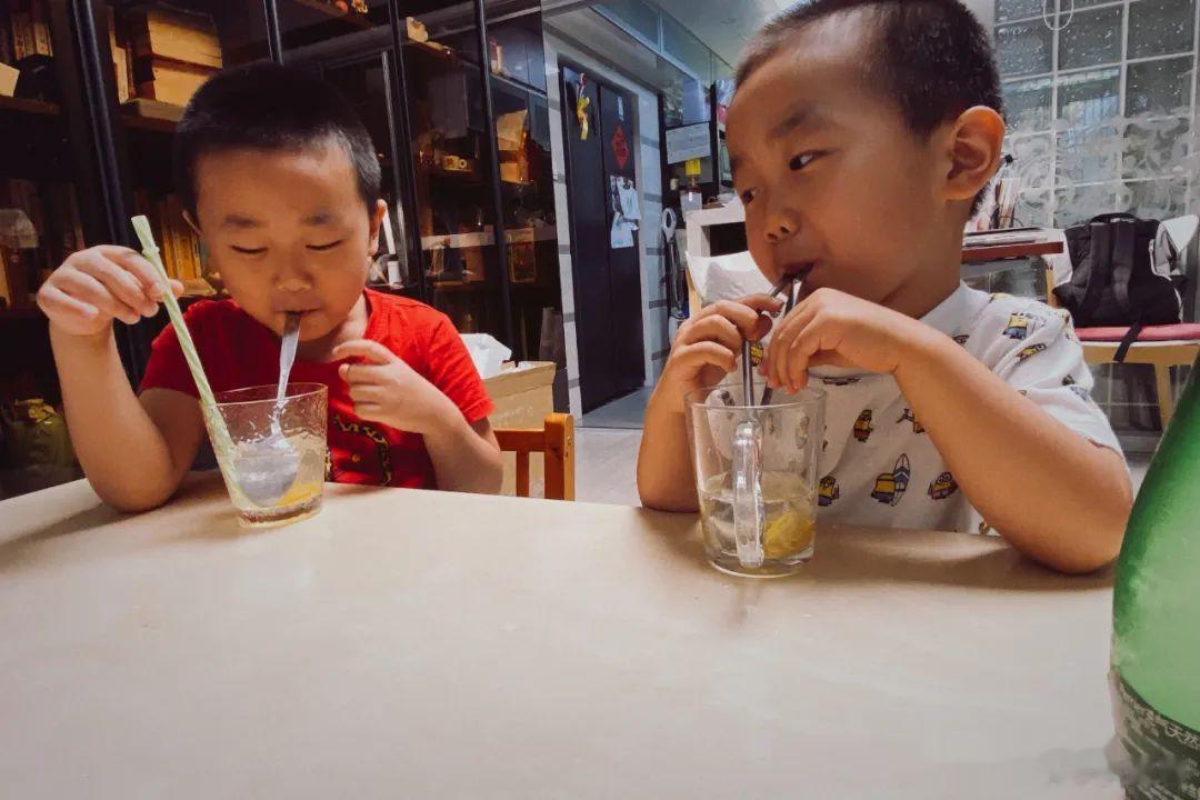 #科学育儿营养护航##这个问题吃什么# 水是生命之源，在成人体内水分约占体重的6