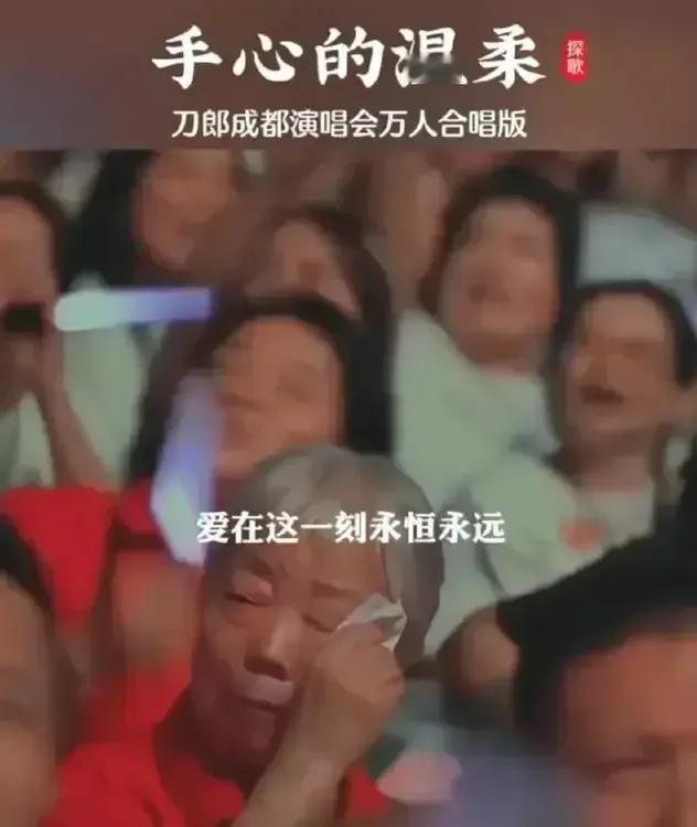 刀郎
2002年第一场雪
来得再晚也不迟
刀郎
山歌响起的地方
再远也很近
刀朗