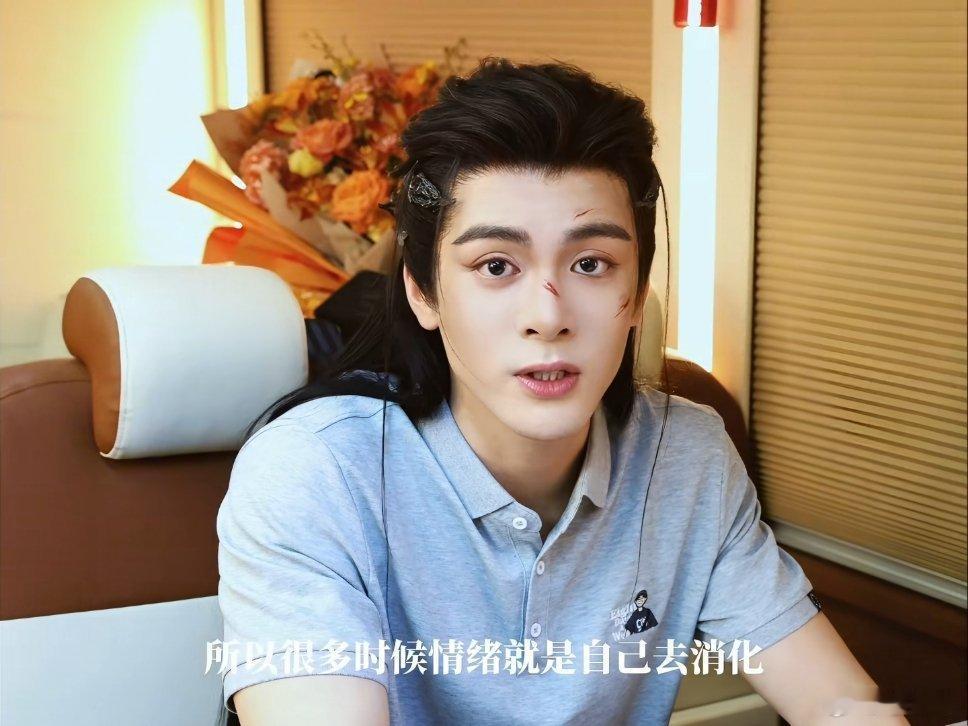 曾舜晞新歌拾光而行 曾舜晞新歌拾光而行也太好听了吧，旋律温暖嗓音治愈。听着听着就