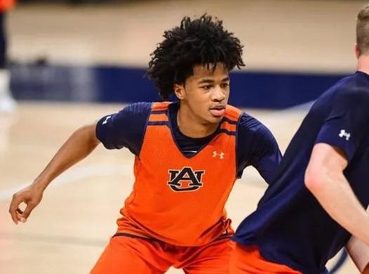 2026年8月25日，辽宁沈阳三生飞豹篮球俱乐部官宣，谢里夫·库珀按约定时间抵达