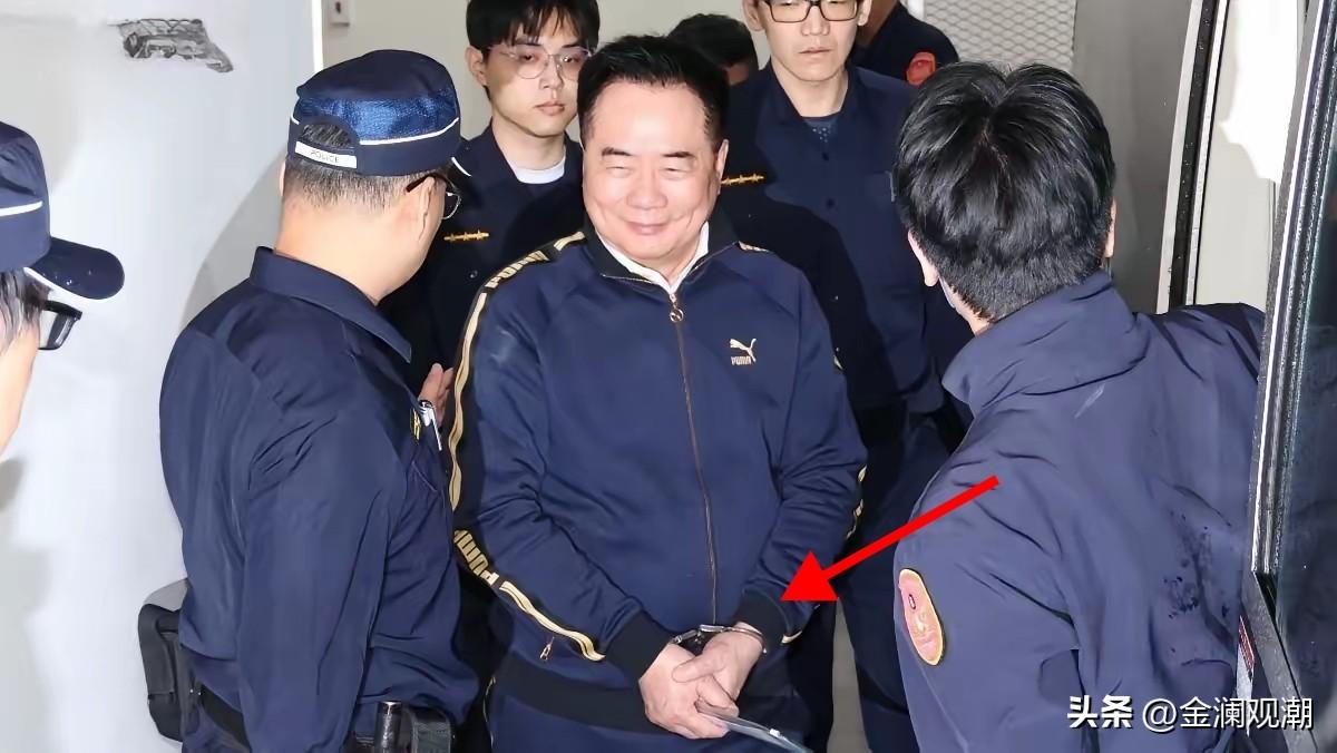 炸锅！蔡正元今日入狱，现场画面曝光！国民党高层集体缺席，唯一 surprisin