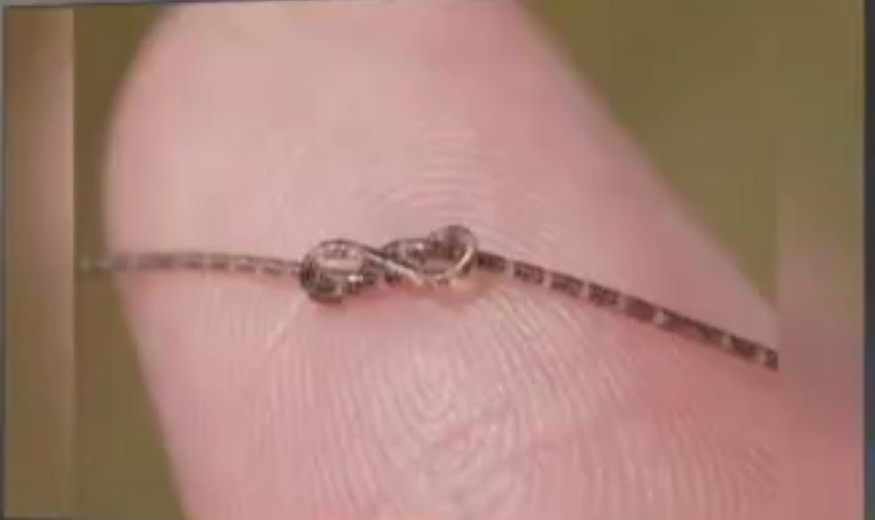 穿在身上的电脑
复旦大学彭慧胜院士最近在自然期刊上发表了一款完全柔性的纤维芯片，