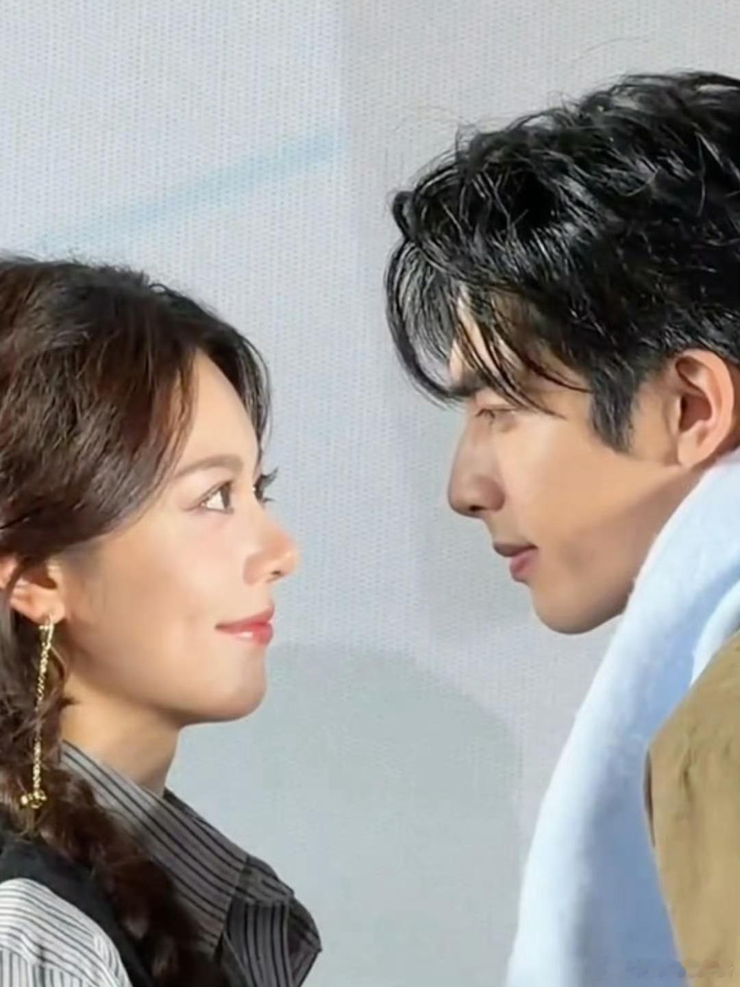 宋威龙的侧颜感觉不如正脸帅 