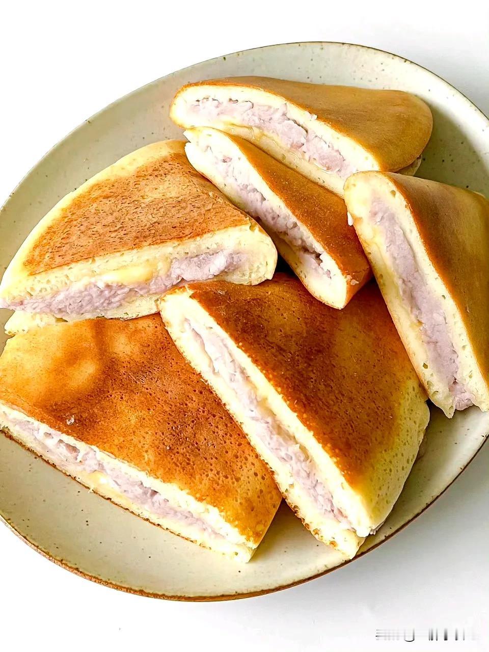 #我的早餐日记#巨好吃的芋泥厚松饼🥞搅一搅就可以成功‼️ 
 
作为芋泥控的我