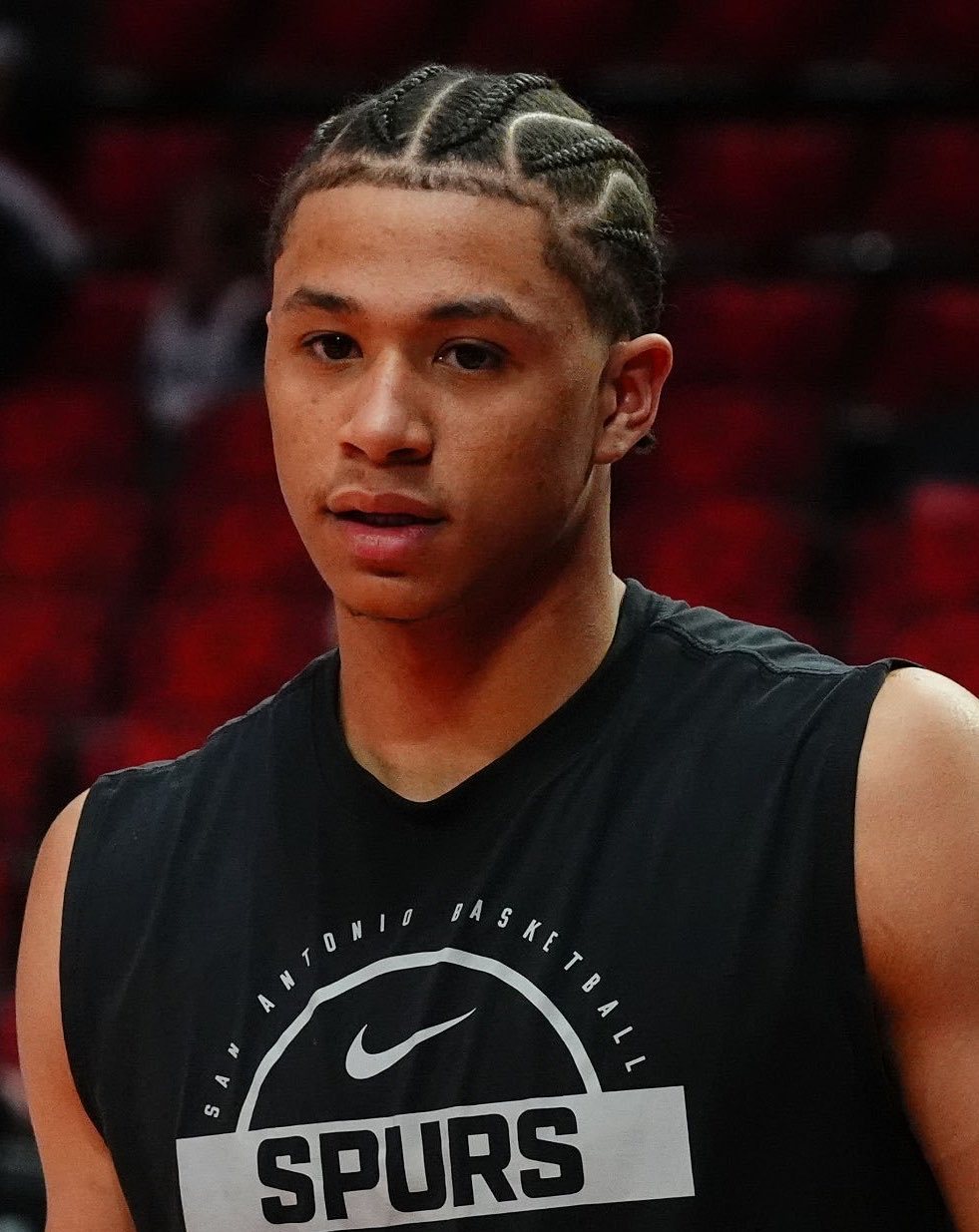 谁谁谁？卡特·布莱恩特说，他作为新秀要做的整蛊任务之一，就是买一台全新的PS5，