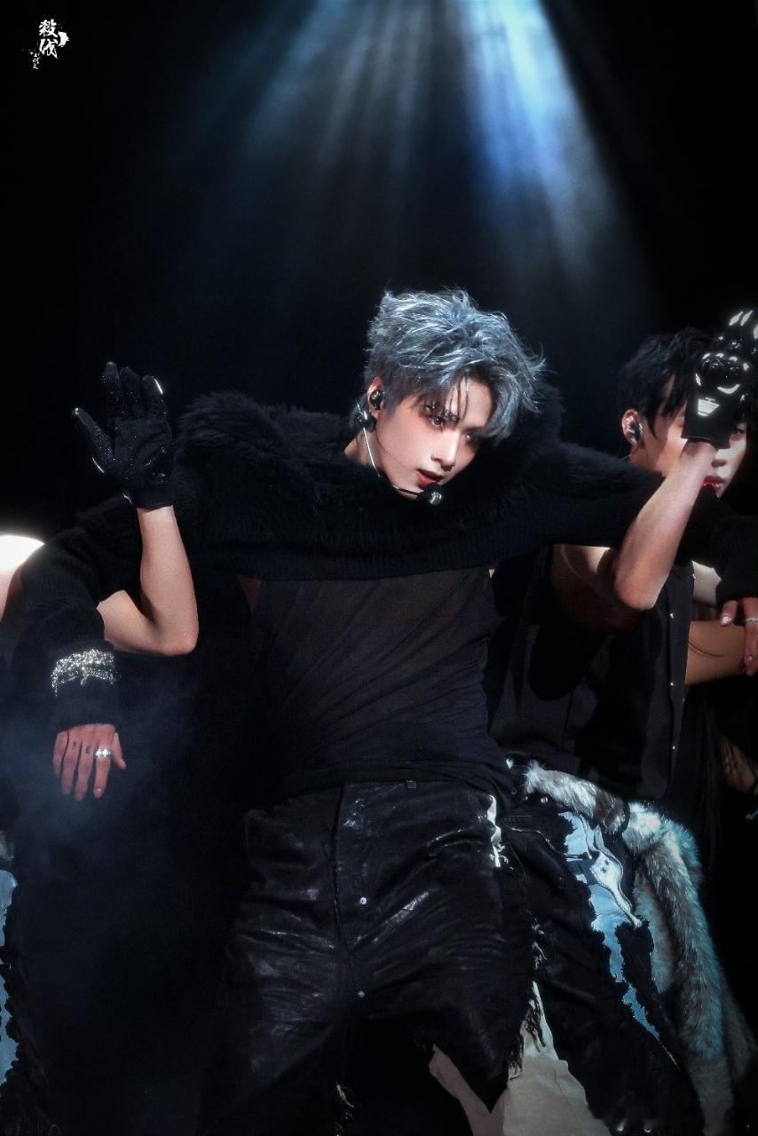 刘耀文说王鹤棣是天生勇敢刘耀文认为王鹤棣耿直真诚黄子韬让刘耀文别乱说话 车上闲聊