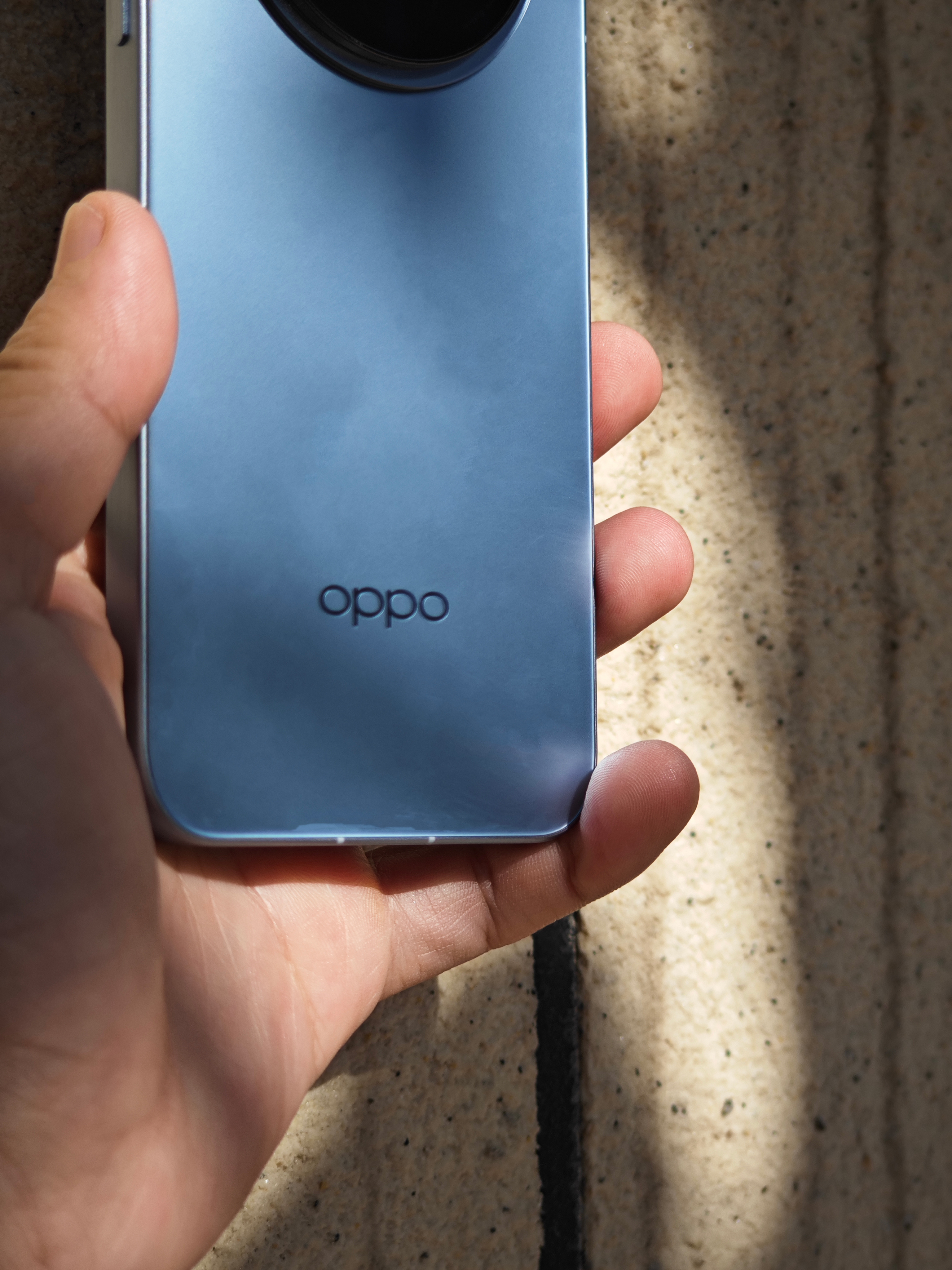 OPPO Find X8用着很对味✨长焦拍演唱会巨能打，远距也能抓清细节。机身轻