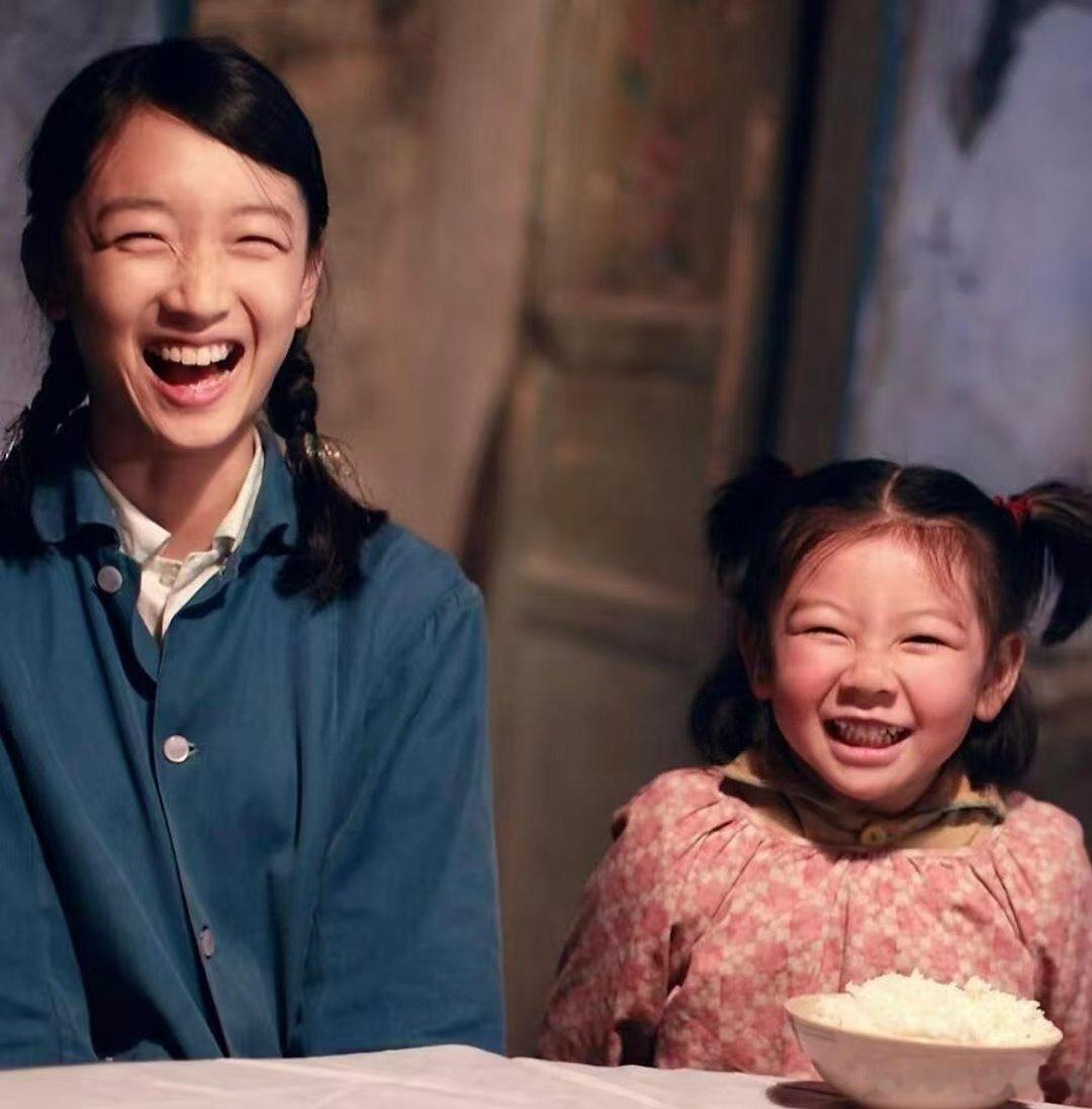 一场晚会浓缩了40年春晚经典 周五晚高疯 王传君不止会演戏，唱起经典来也是有模有