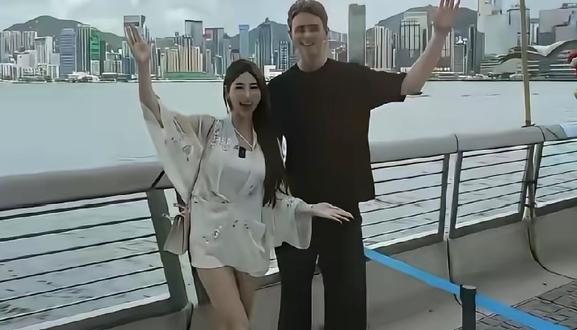 《中国妇女报》痛批公交车“贞洁”广告是封建糟粕回潮，倡导婚恋应当真诚专一、互相尊