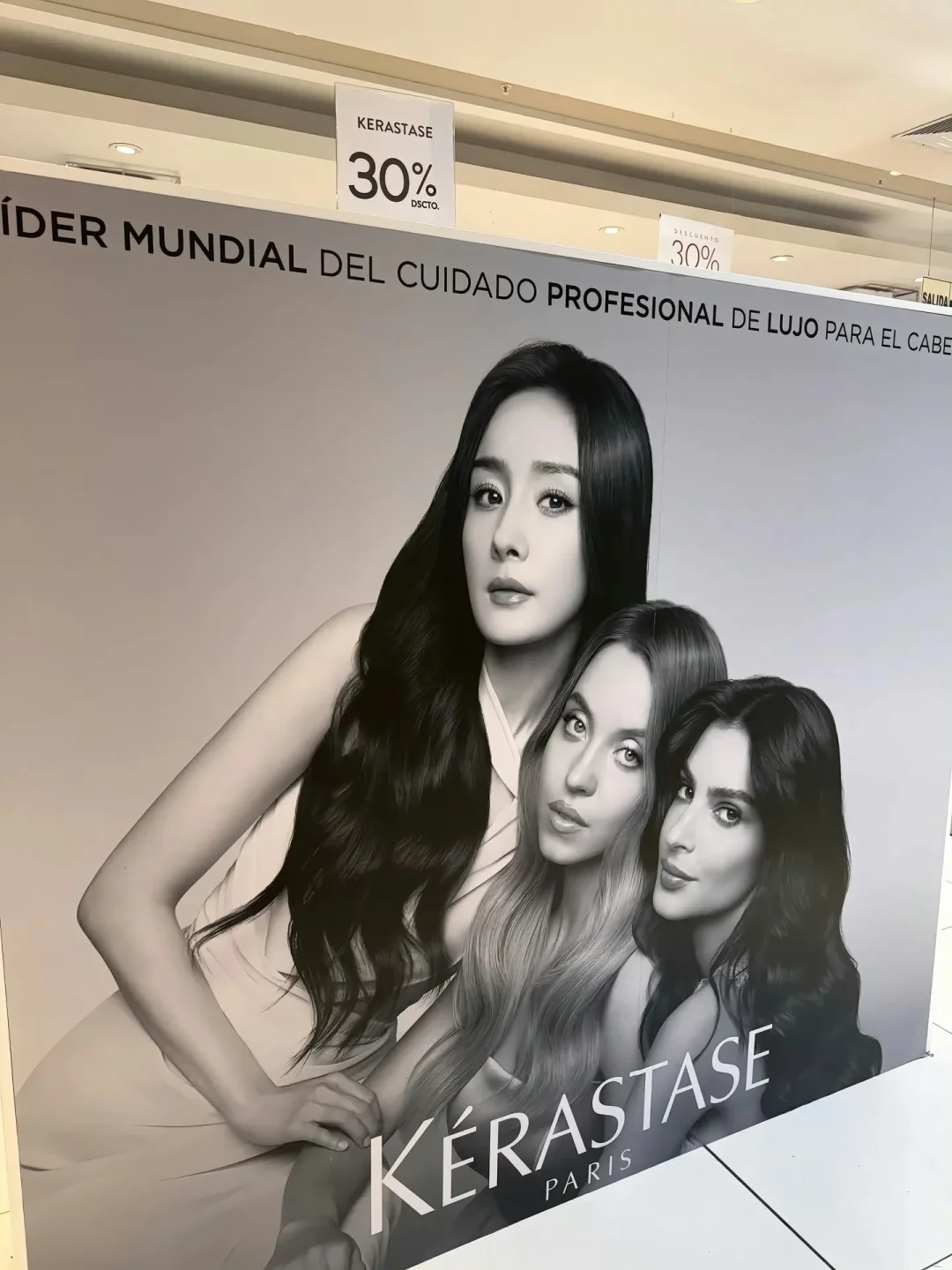 杨幂作为唯一亚洲面孔出镜卡诗全球广告