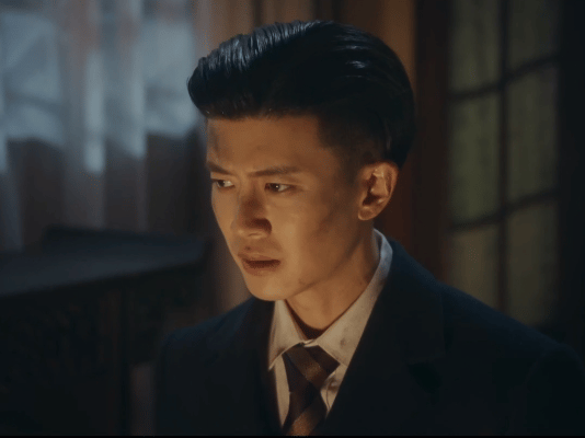 年轻小伙一个决定救了所有人哇，贤哥这孤勇太牛掰！全世界误解他，他低头捡通行证，默