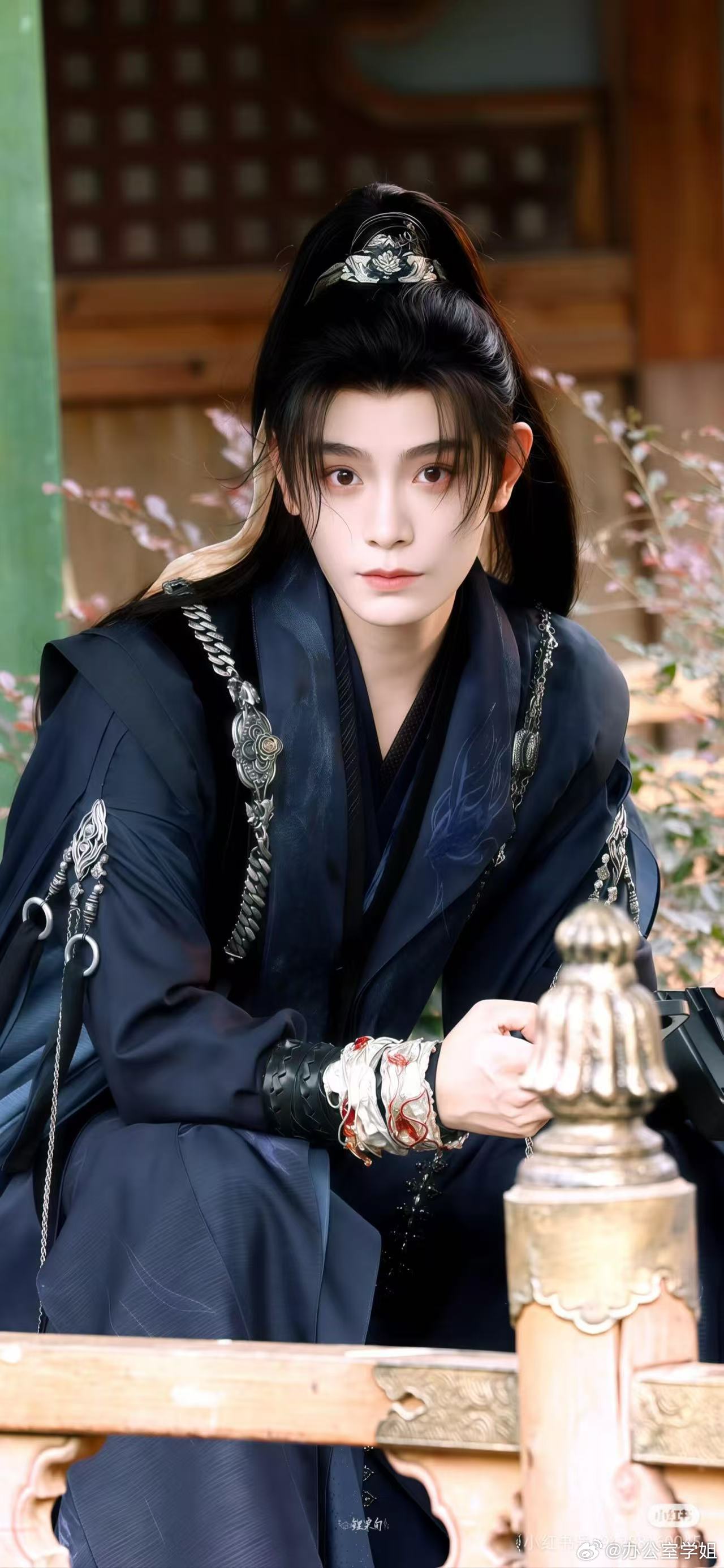 丁禹兮白T少年感  心动制造机丁禹兮这套白T造型直接封神了！清爽少年感拉满，居家