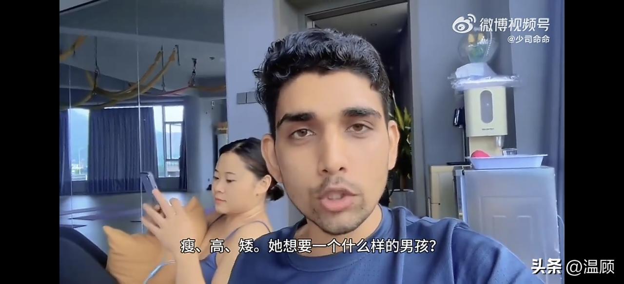 一名印度瑜伽教练拍视频炒作，炫耀称中国女人都想嫁给印度男人他旁边的女子回答想要找