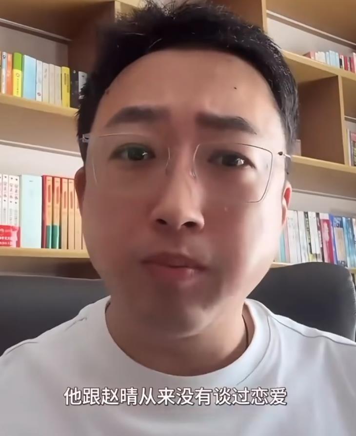 疑似许凯赵晴悄悄同居 于正一边吃一边直播，口齿虽然不清晰但为许凯赵晴疑似同居辩解
