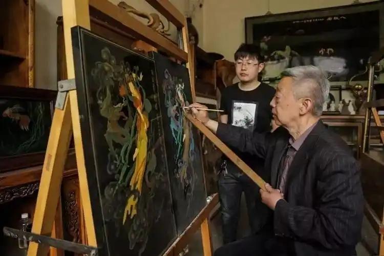 [太阳]1997年，山西平遥人耿保国不顾家人反对，四处借钱凑了100万，买下了3