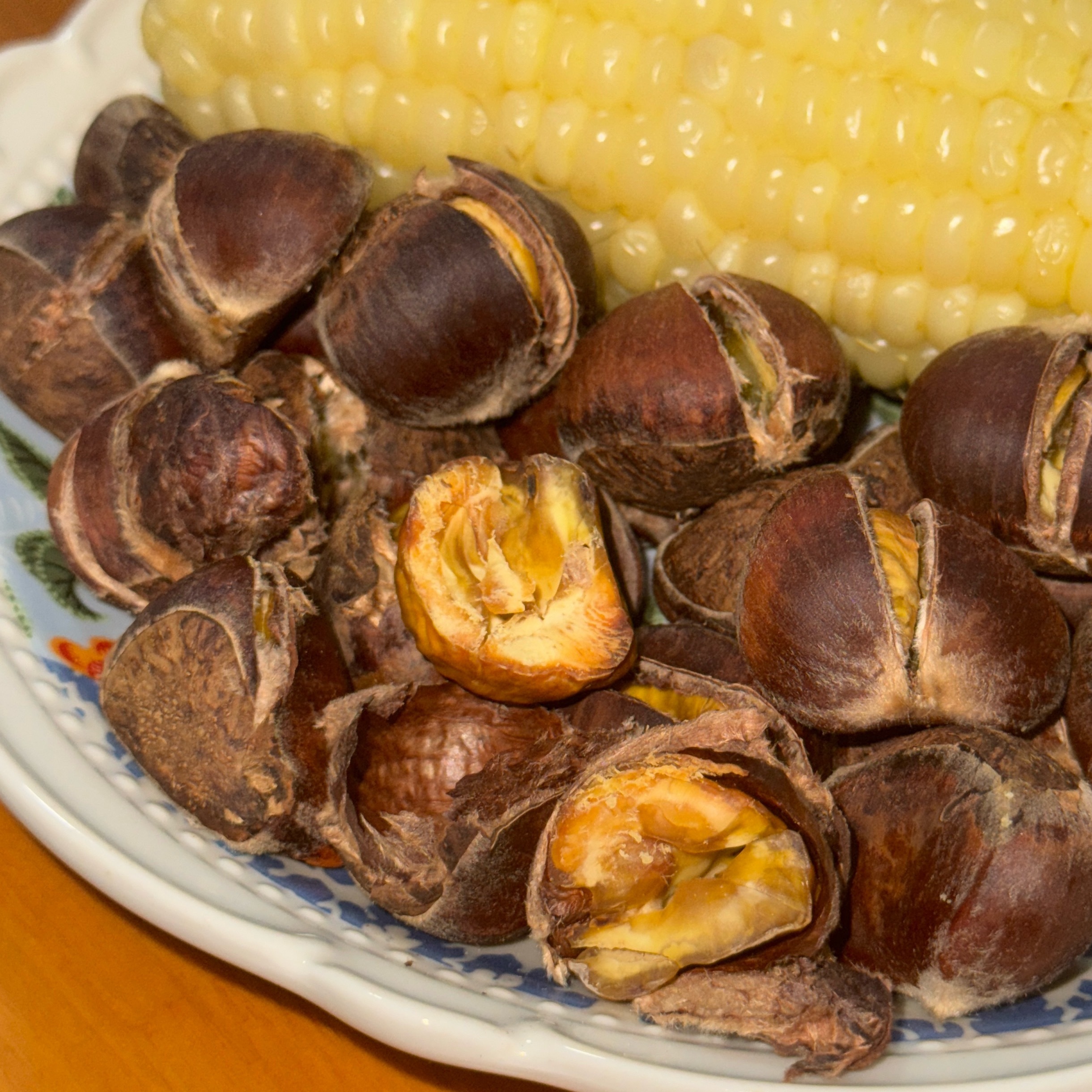 今天的夜宵局～ 这个烤🌰好好吃 [捂嘴哭] ​​​