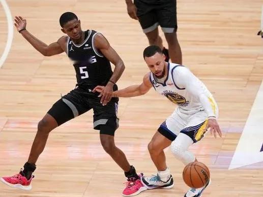 勇士被逆转问题暴露 G2该如何调整？

NBA季后赛，勇士客场不敌国王，赛后勇士