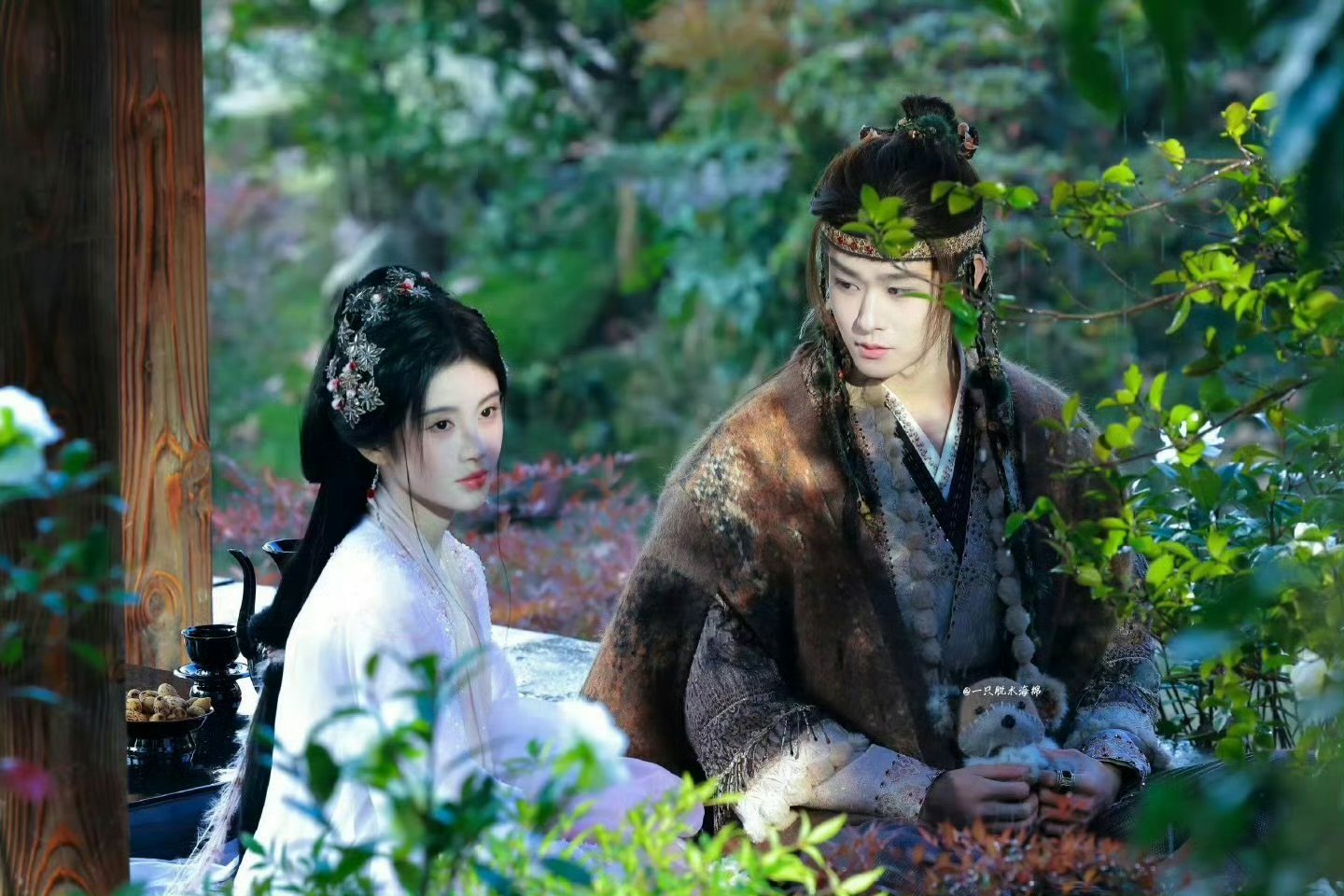 露芜衣寄灵摘花这段名场面终于来了，看完瞬间懂为啥热度一直居高不下鞠婧祎田嘉瑞摘花