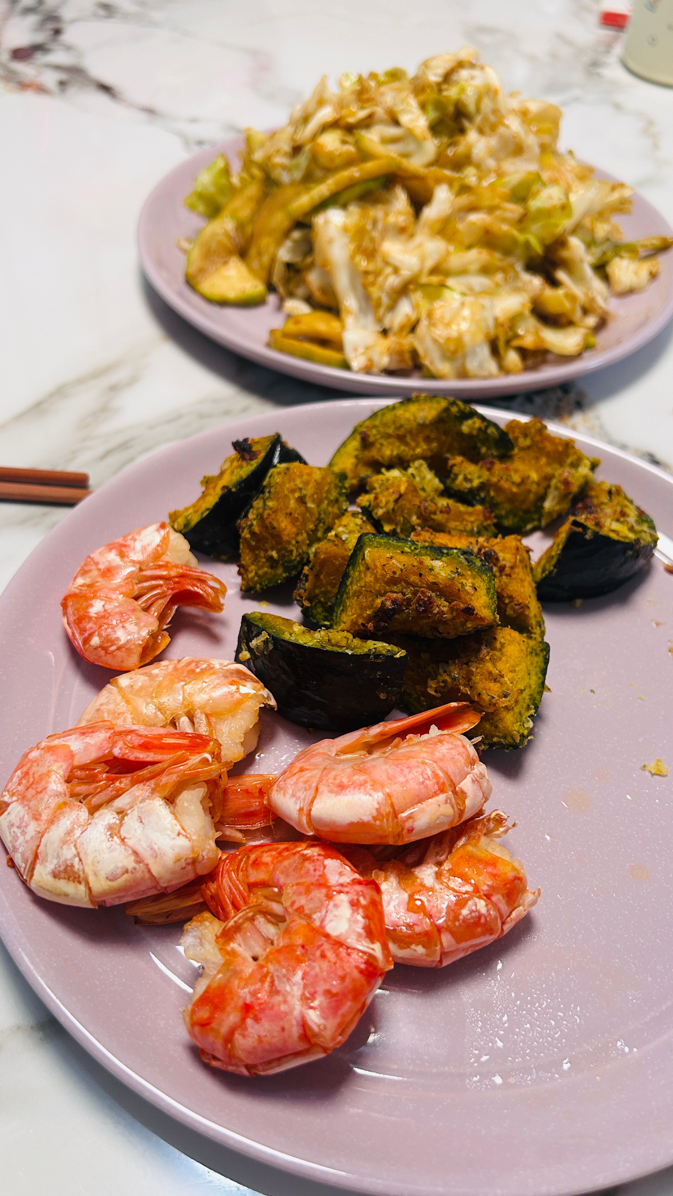 晚餐：吃不够的肉饼汤，烤蔬菜，南瓜用油蒜末胡椒盐抓拌，最后分次洒面粉拌匀，20分