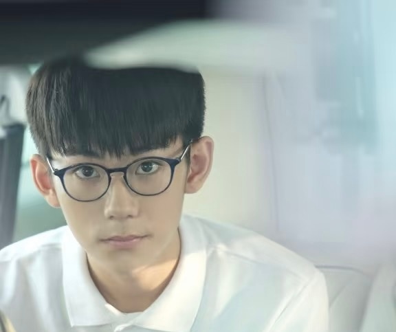 刘家祎演韩一墨太对味了刘家祎这张脸天生适合演悬疑 韩一墨选角封神！刘家祎的阴郁藏