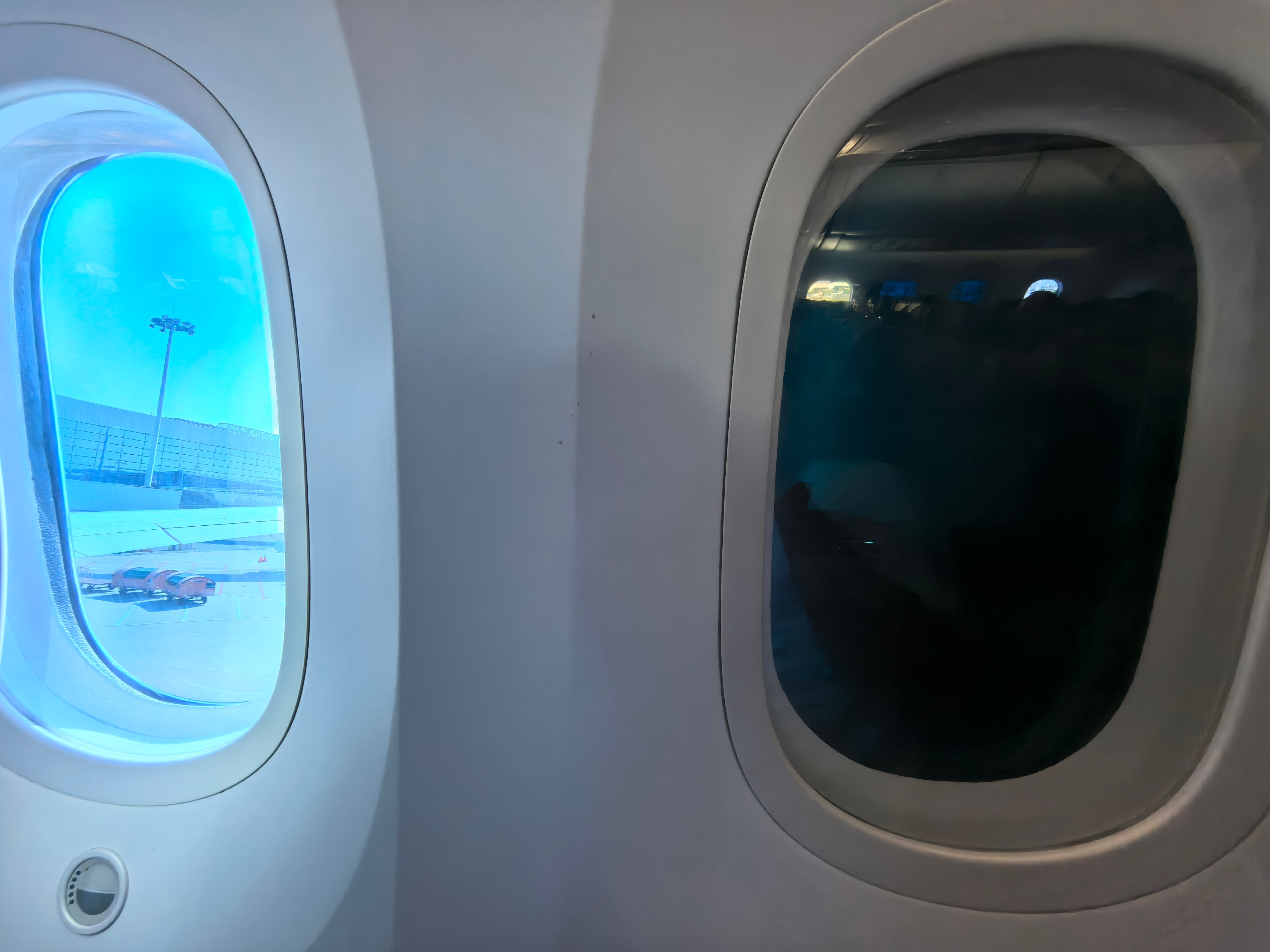 这段时间坐有WiFi标志的国航，全是连进去只有机上本地局域网，只能看局域网视频…