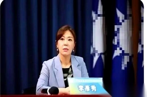 要不说，成年人的世界里，最值钱的就是一张笑脸，最不值钱的，也是一张笑脸。
就说那