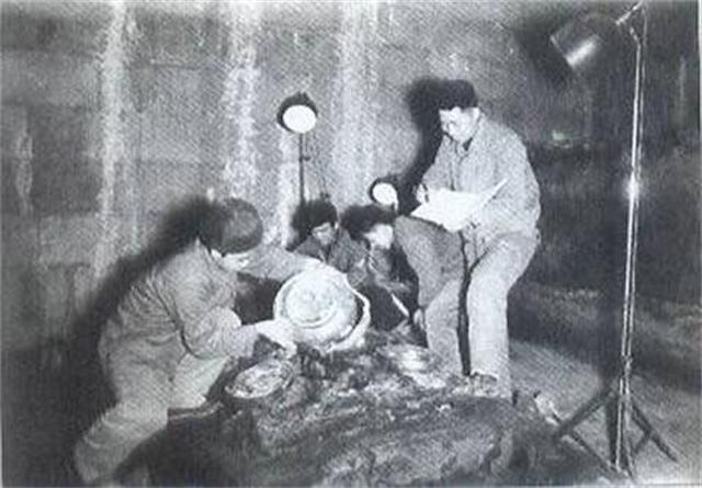 这有意思嘿
1951年，北京海淀董四墓村
发现了一座明代万历时期的妃嫔合葬墓
这