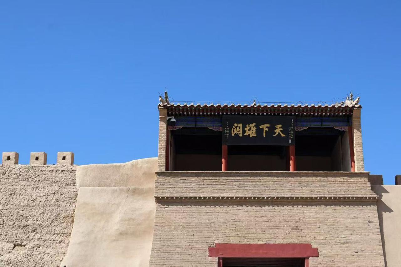 嘉峪关｜奔赴天下第一雄关🏜️戈壁边塞太震撼
📍甘肃嘉峪关
🎫需门票
📸打