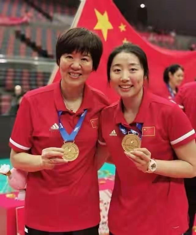 天津女排大美女二传姚笛退役了，姚笛今年34岁，获得过2021年全运会冠军，201