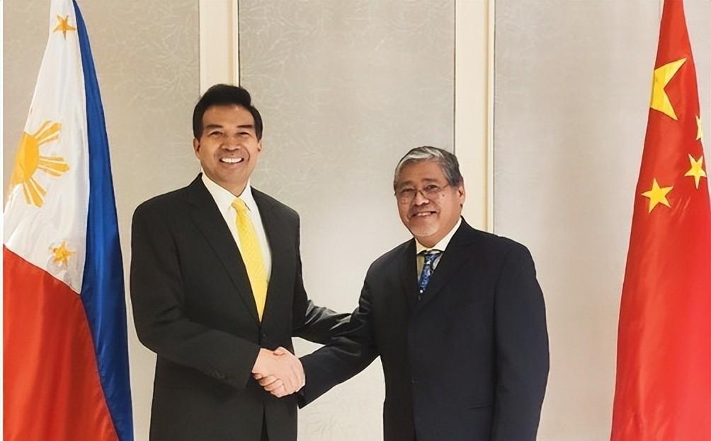 马科斯懵了，中国这次真的会断供！过去十年，菲律宾吃中国的饭、拿中国的钱，还拿了上