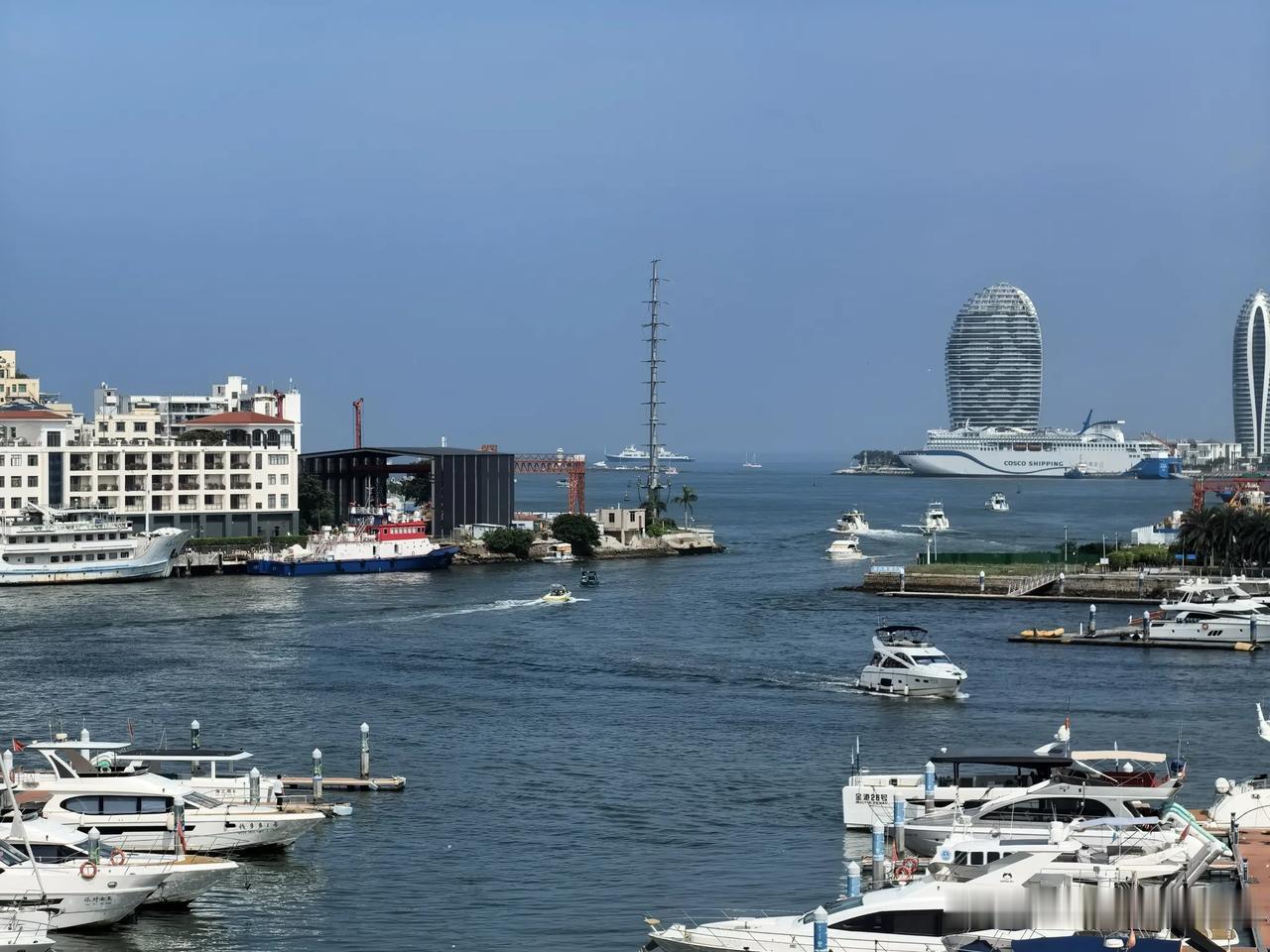 游艇是个前景无限的行业。

第一，国内至少99%的人没玩过游艇。整个玩过游艇的人