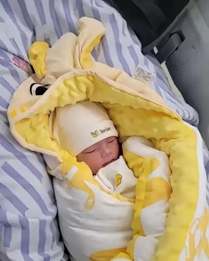 湖北19岁的大一女孩萱萱意外怀孕，男孩一句“生呗，让我爸妈养”，就这么轻松的把她