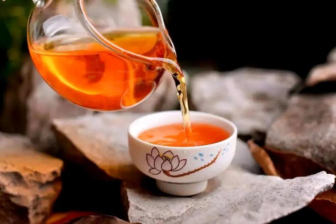 围炉煮茶正当时在悠长的岁月里，轻煮时光，细品香茗，最是悠然自得的生活，便是在慢节
