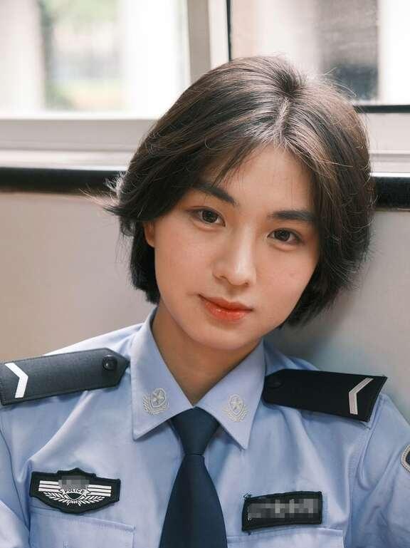 那些瞬间依旧清晰照片里的青春 警校生 看得见的青春 青春的我们 
那些瞬间依旧清