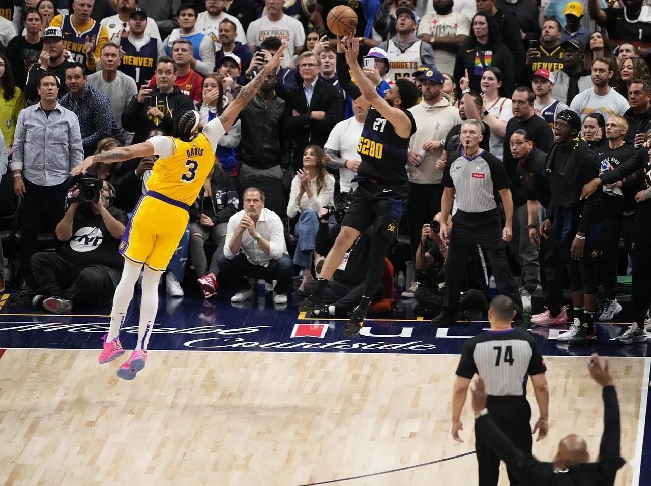 掘金官方：穆雷左小腿拉伤 G5出战成疑
Woj：联盟中越来越多人认为 太阳主帅沃