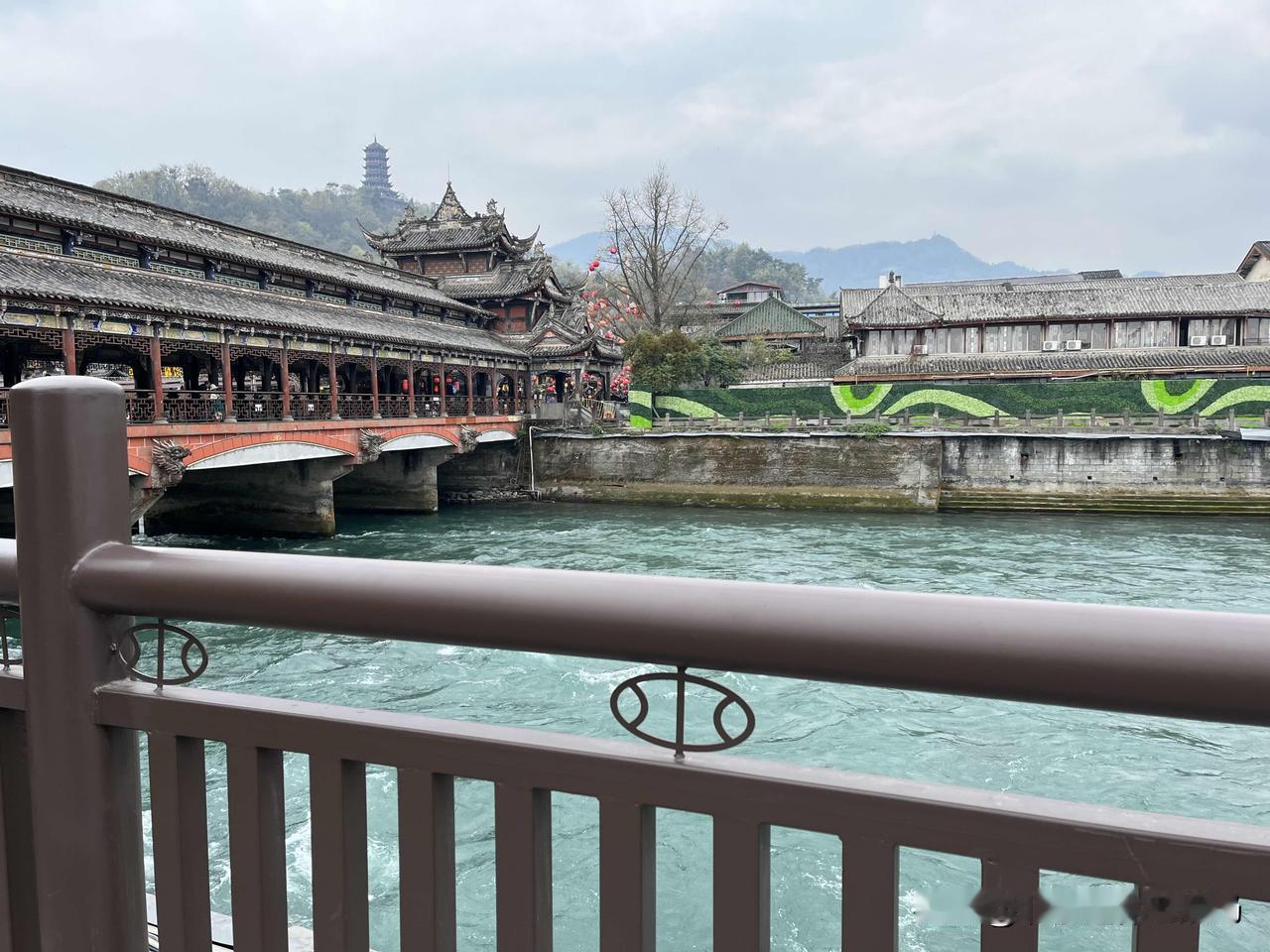 有人用一句富有哲理的话来指导当下投资方向“改变世界的东西和世界无法改变你的东西”
