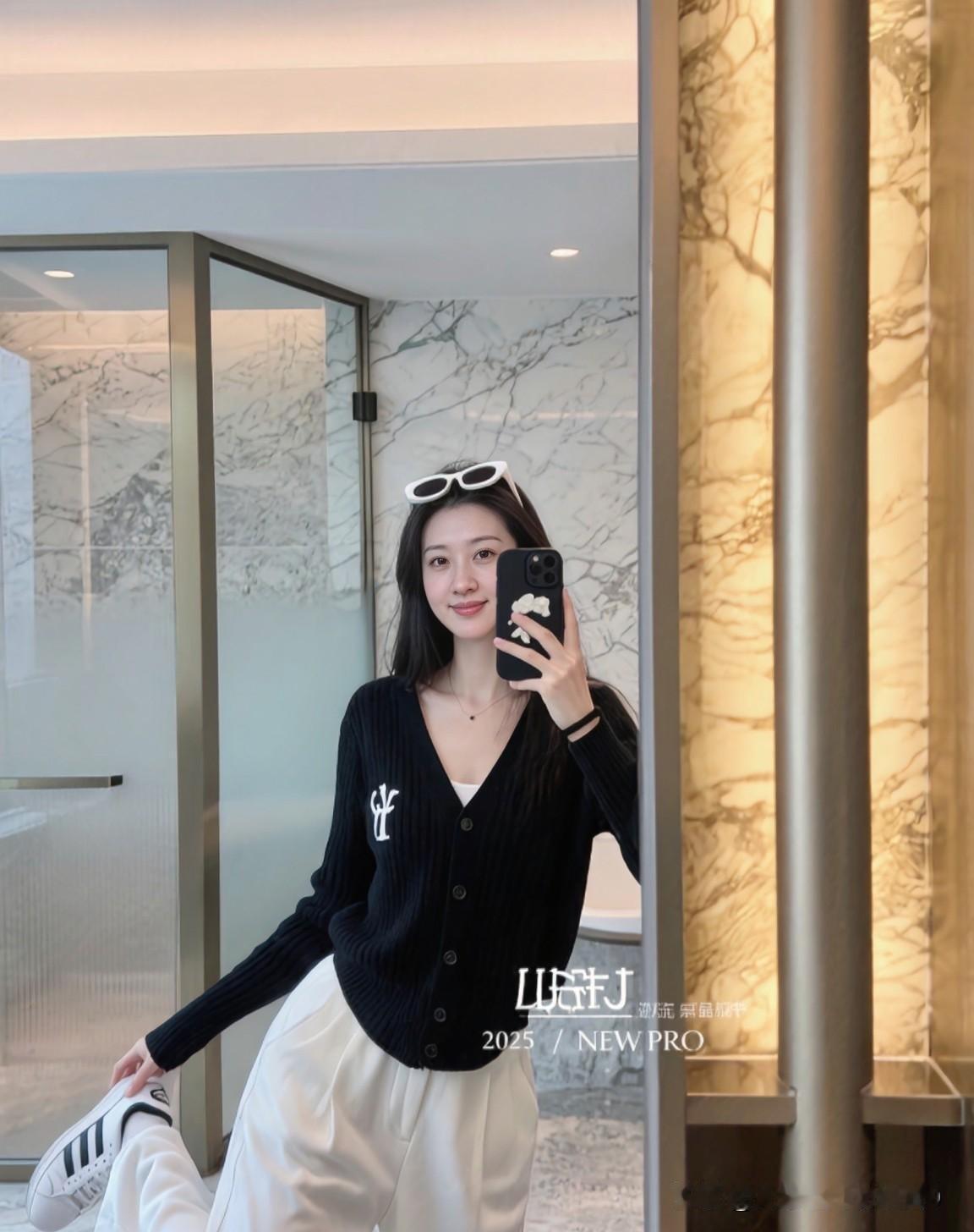 心乱如麻时，
别急着往前冲！
试试深呼吸，
让风带走烦躁；
泡杯茶，
看茶叶舒展