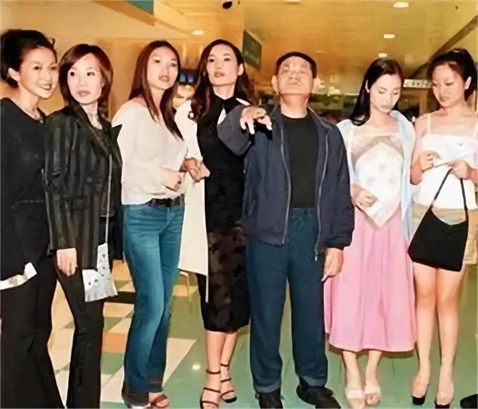 台湾的曾经福布斯排行榜的常客黄仁中，出生于1940年，在内地重庆出生，有的也叫台