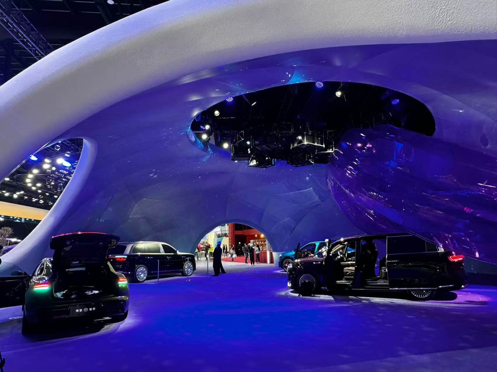 鸿蒙智行把公园搬北京车展里面了，全系新车都会亮相，包括昨天刚刚亮相的新款问界m9
