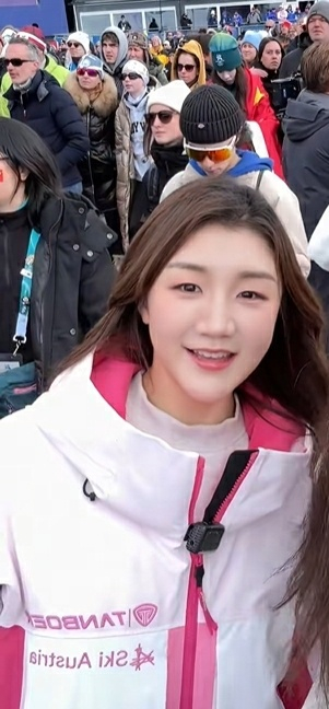 陈梦去看谷爱凌决赛了冬奥会自由式滑雪女子坡面障碍技巧决赛，中国观众在现场偶遇乒乓