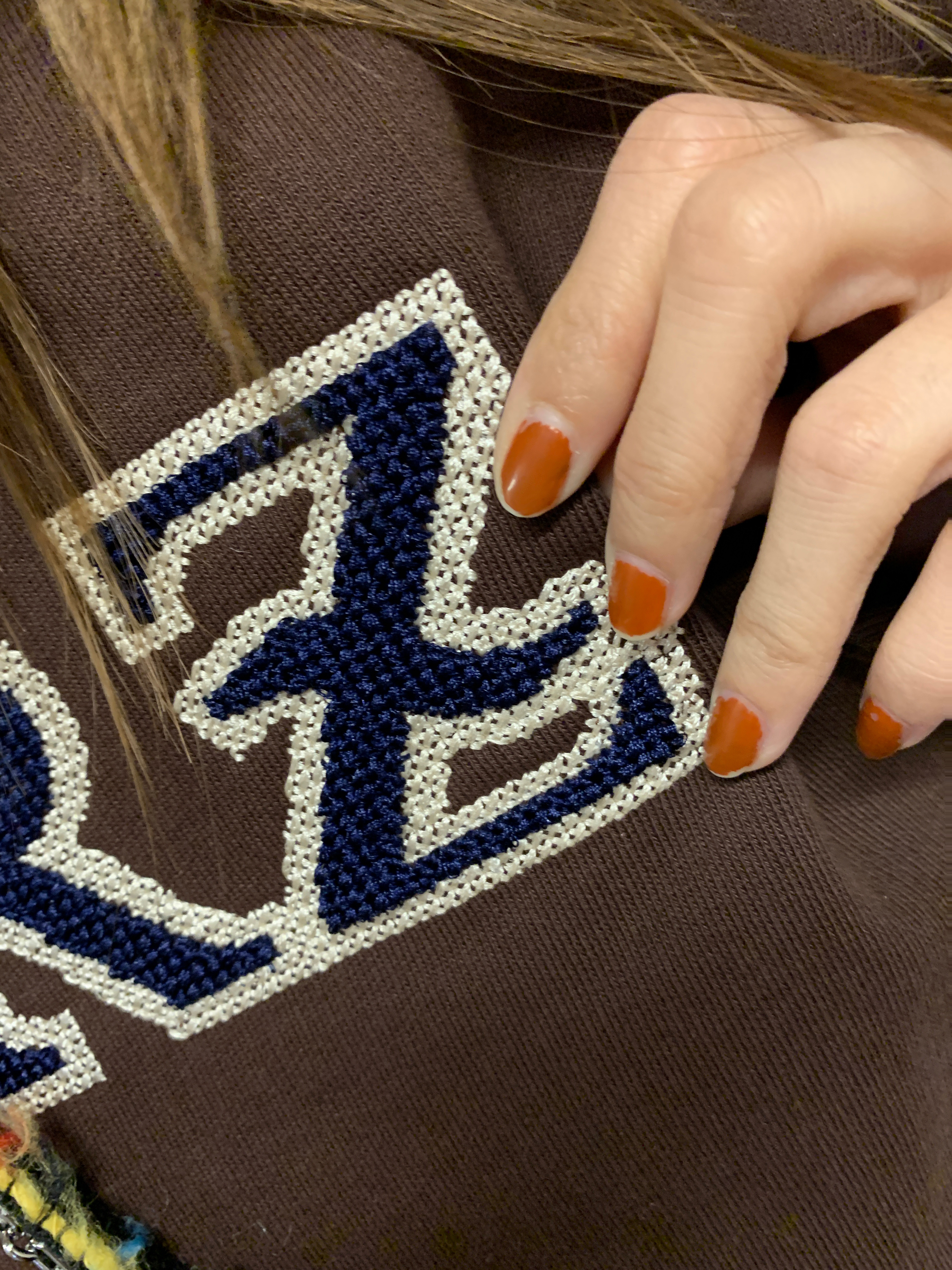 早上来染头发了 tony老师说好羡慕我的发际线 上学时期还觉得自己额头窄不好看 