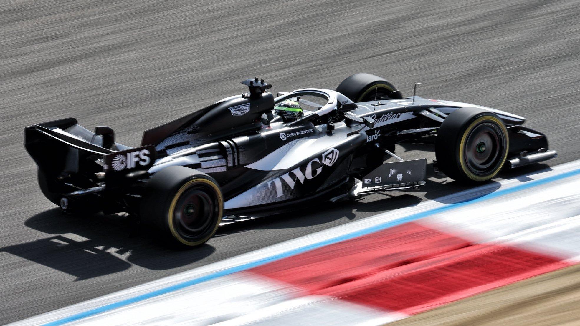 凯迪拉克车队在巴林进行了拍摄日活动📸F1