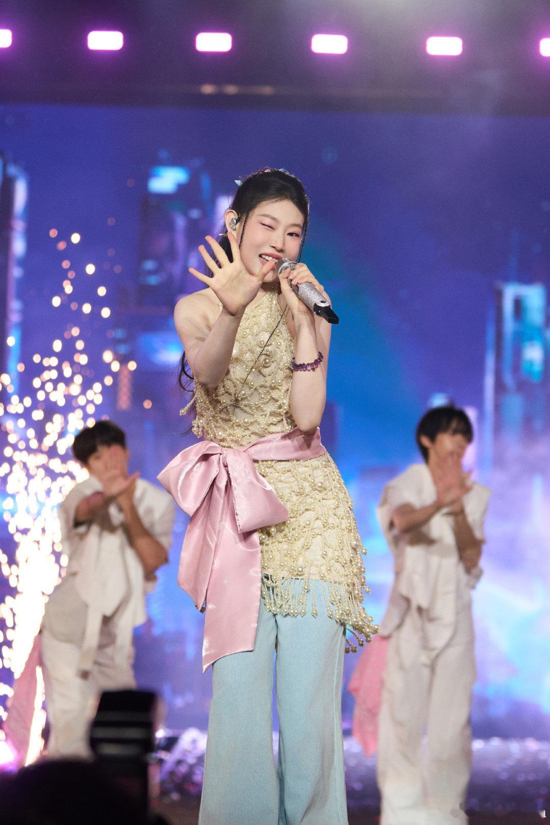 沈佳润今年跨年可忙坏了沈佳润可真的太适合这种小甜歌了，好听好听 