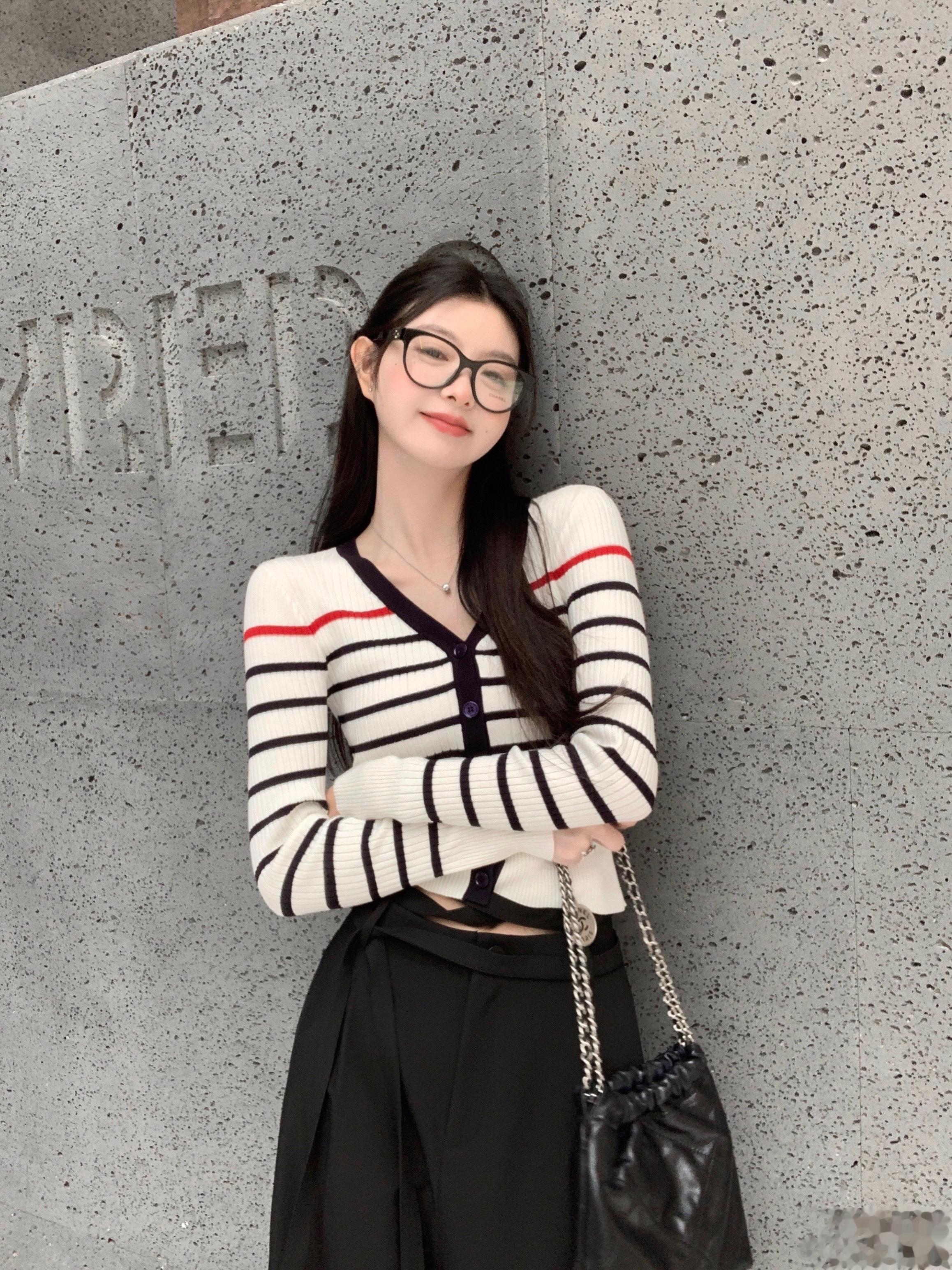 端水chill条纹𝘁𝗼𝗱𝗮𝘆：白色通勤 藏青返校 雨露均沾26支冰爽丝