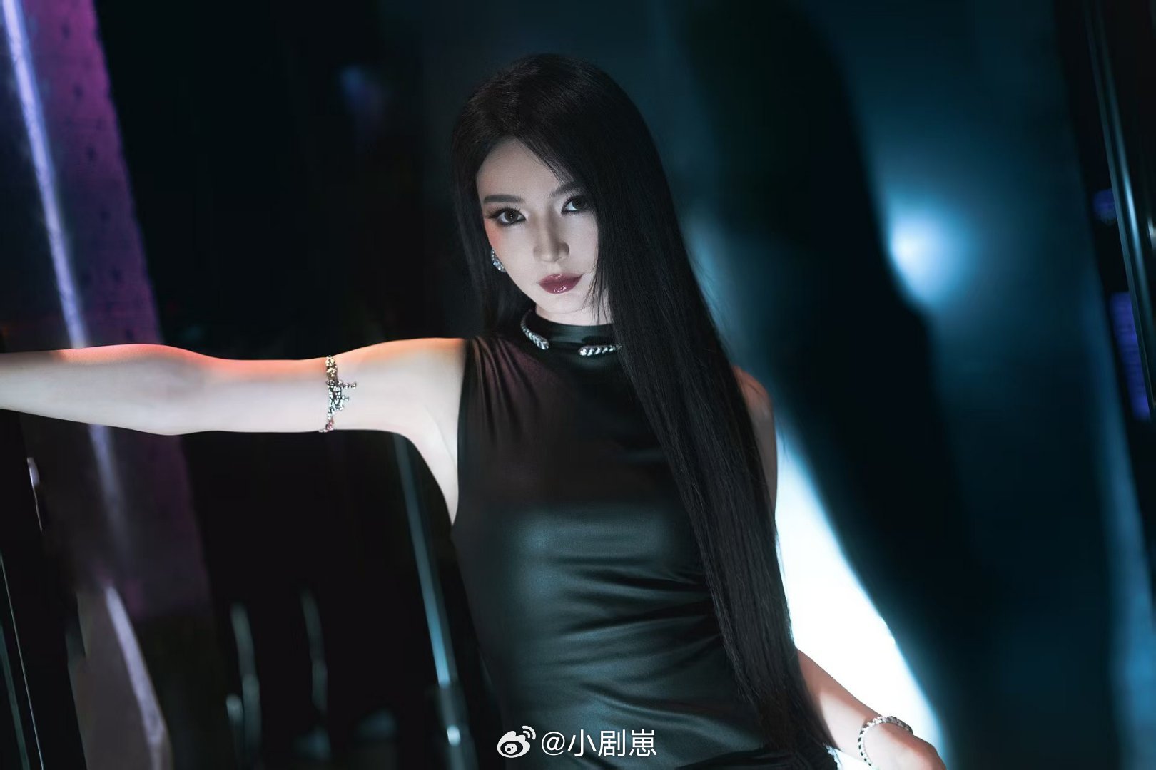 代斯浪姐出场镜头 代斯出场镜头代斯浪姐出场超有气场，一社交就紧张到手忙脚乱，i人