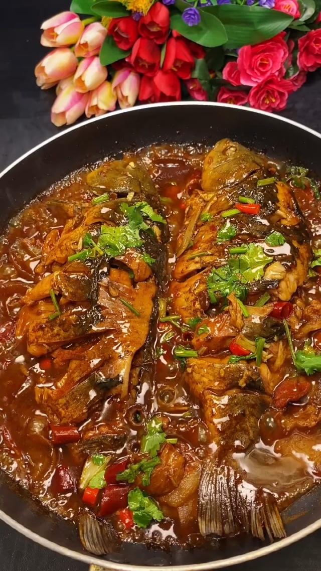 东北最下饭的10道菜



1肉沫酱茄子
2地三鲜
3熘肉段
4尖椒干豆腐
5熘