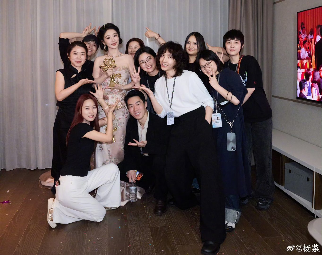 当最佳女主公布杨紫的名字的时候生命树的团魂属于杨紫，更属于生命树的高光时刻！最佳
