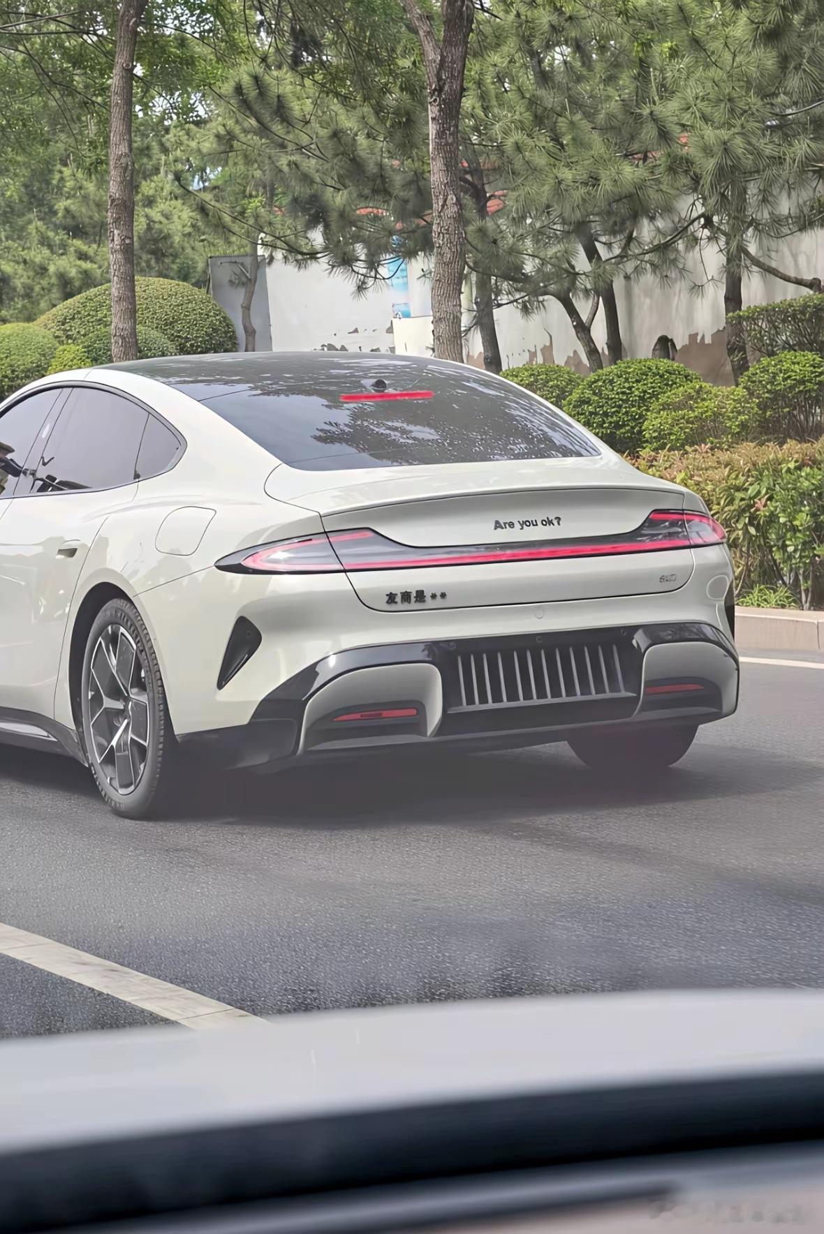 没看到车标，这是啥车？[doge] ​​​