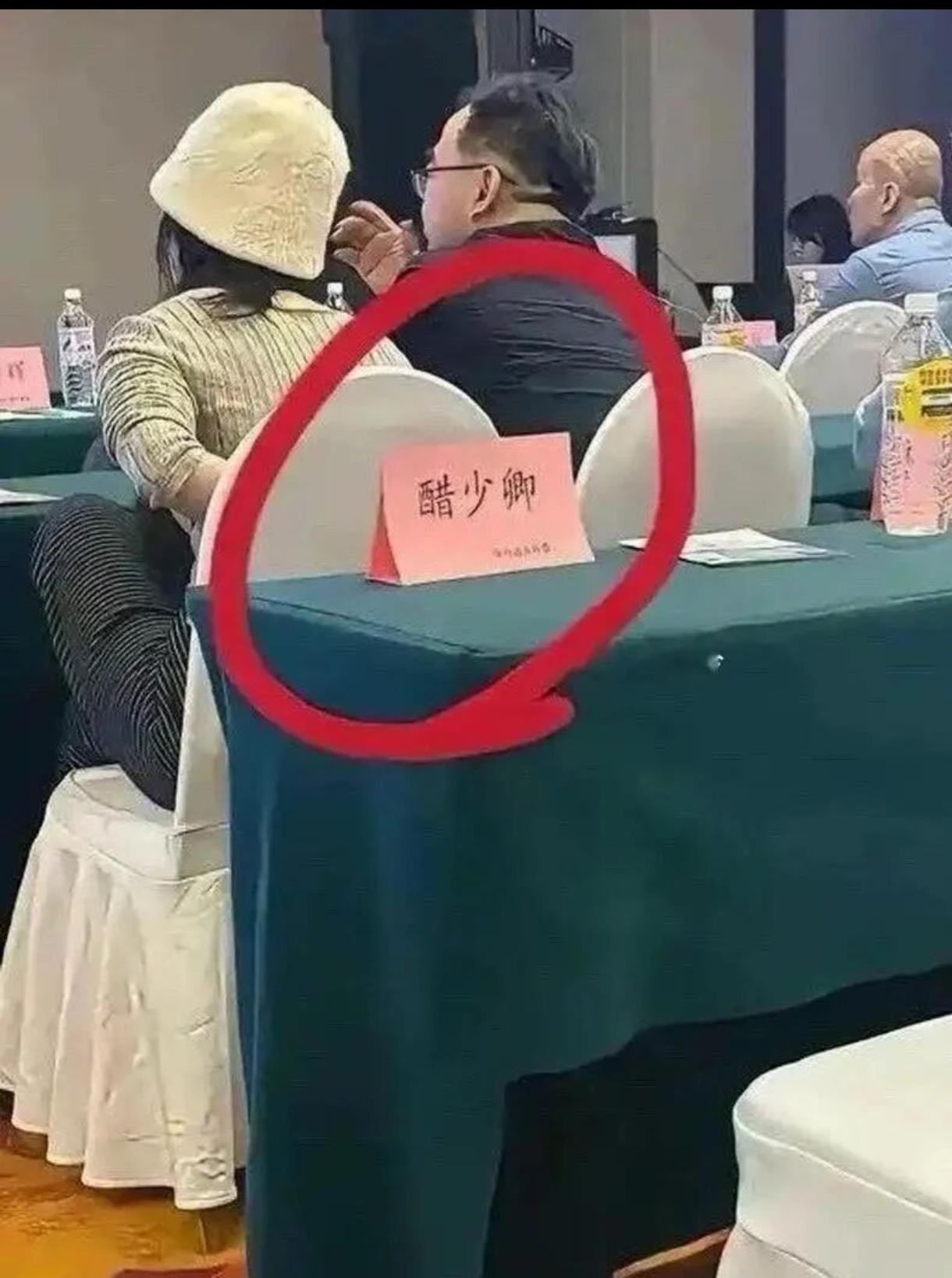 确实是个很有趣的姓氏呢！醋姓的作为姓氏时读作 cuò（ㄘㄨㄛˋ），而非作为调味品
